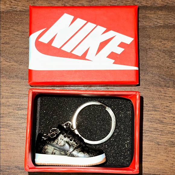 Nike Air Force 1 key charm - Picture 4 of 4